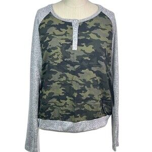 Kut from the Kloth Camo Henley Long Sleeve Shirt & Heathered Gray Size Medium